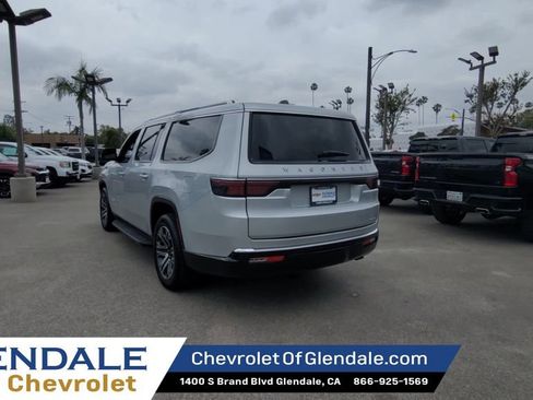 Used 2024 Jeep Wagoneer L Series II image 7