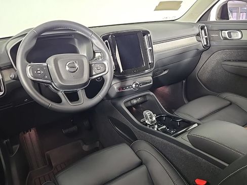 Certified 2023 Volvo XC40 B5 Ultimate w/ Climate Package AWD/4WD image 19