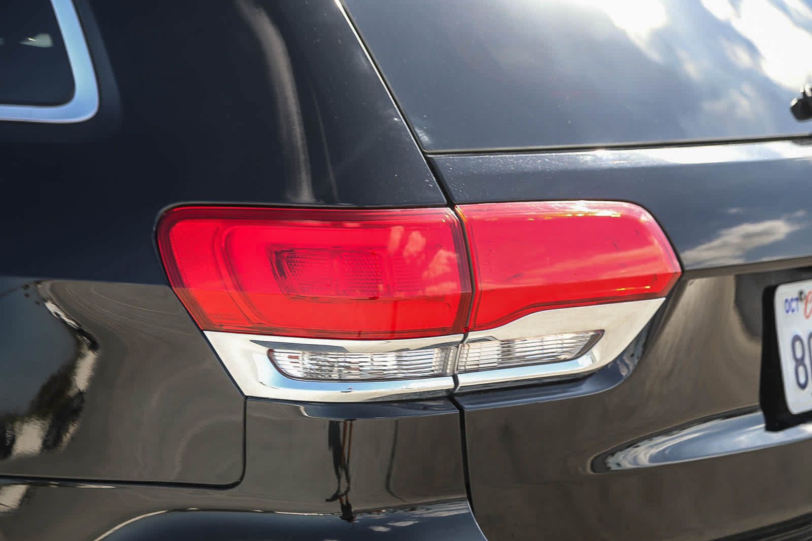 Used 2018 Jeep Grand Cherokee Laredo RWD image 9