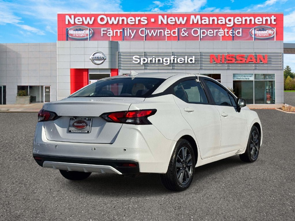 Used 2022 Nissan Versa SV FWD image 5