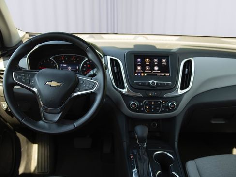 Used 2024 Chevrolet Equinox LT AWD/4WD image 3