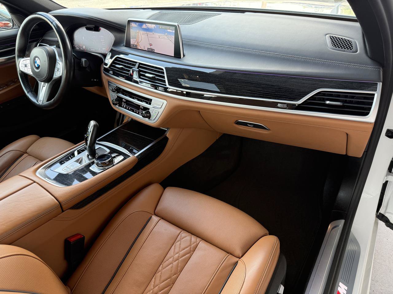 Used 2022 BMW 750i xDrive w/ Executive Package AWD/4WD image 31