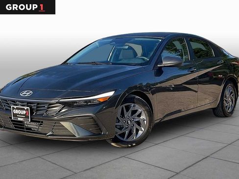 Used 2024 Hyundai Elantra Blue FWD image 1