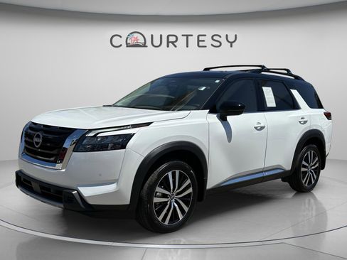 Certified 2025 Nissan Pathfinder Platinum w/ Cargo Package image 1