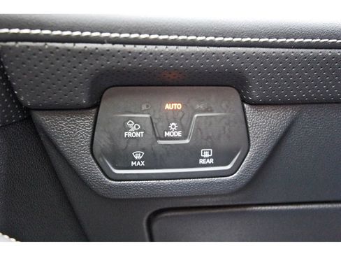 Used 2025 Volkswagen Atlas SE FWD image 25