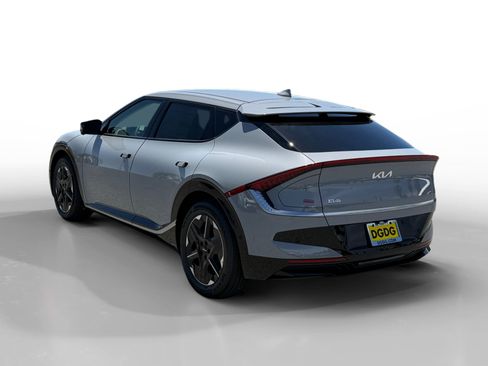 New 2026 Kia EV6 Wind RWD image 3