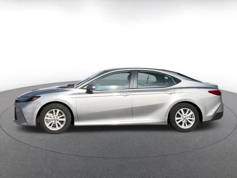 Used 2025 Toyota Camry LE image 10