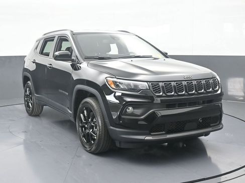 New 2026 Jeep Compass Latitude image 9