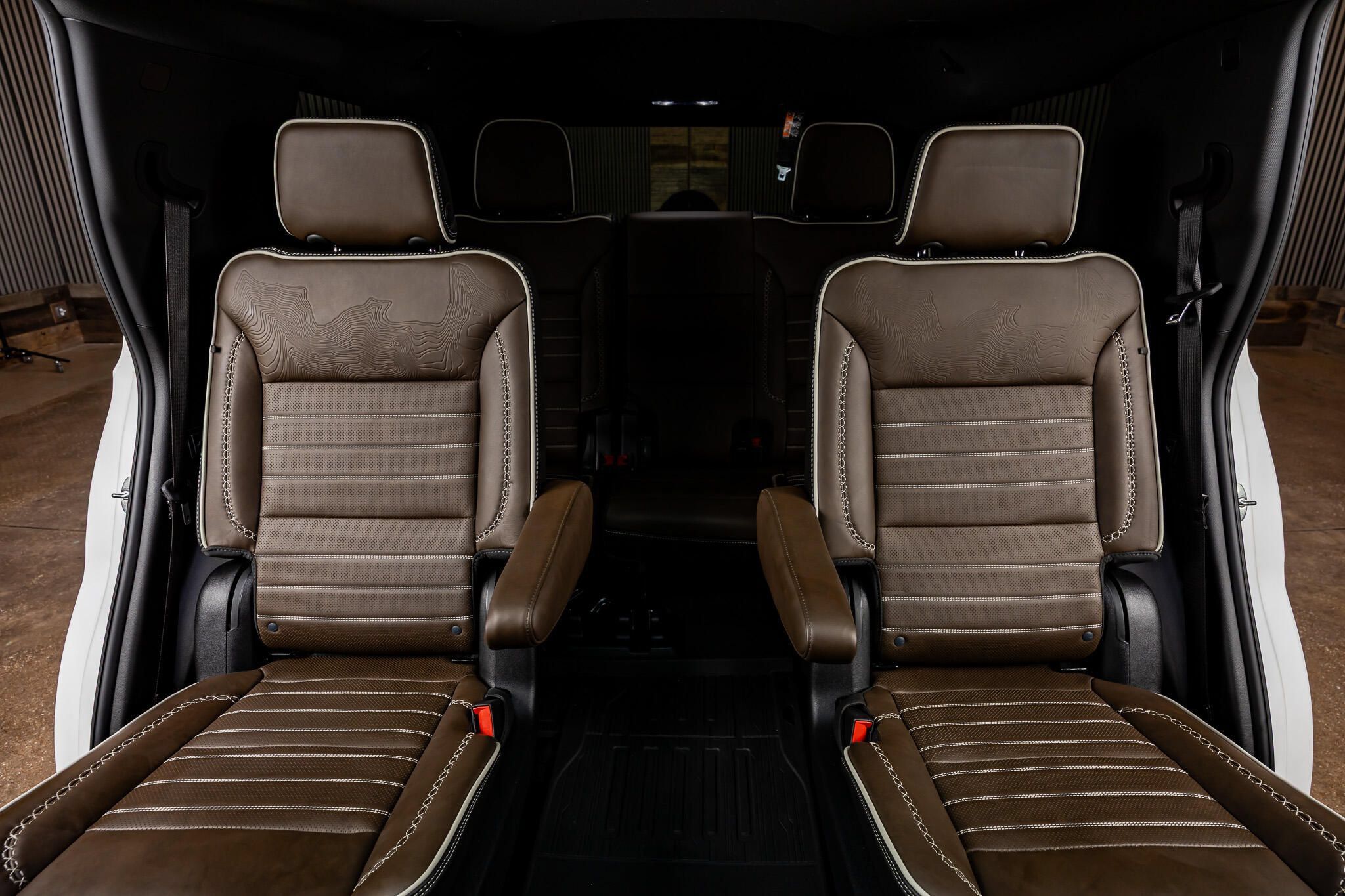 Used 2025 GMC Yukon Denali Ultimate w/ LPO, Floor Liner Package AWD/4WD image 35