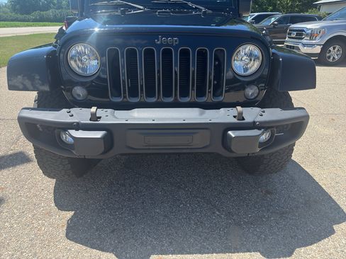 Used 2018 Jeep Wrangler Unlimited Sport AWD/4WD image 4