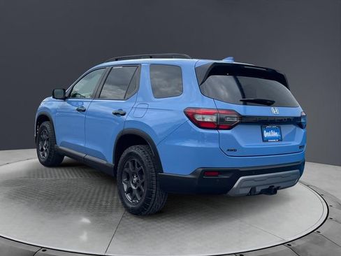 Certified 2023 Honda Pilot TrailSport image 3