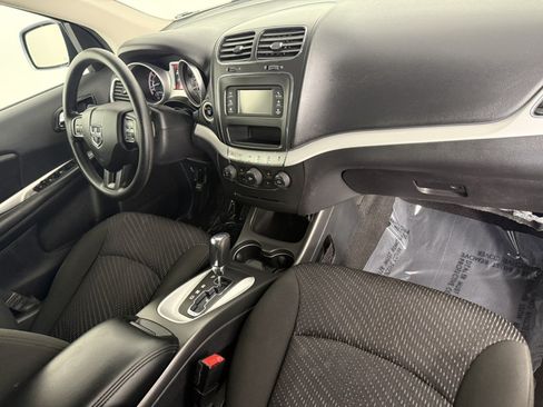 Used 2019 Dodge Journey SE FWD image 11
