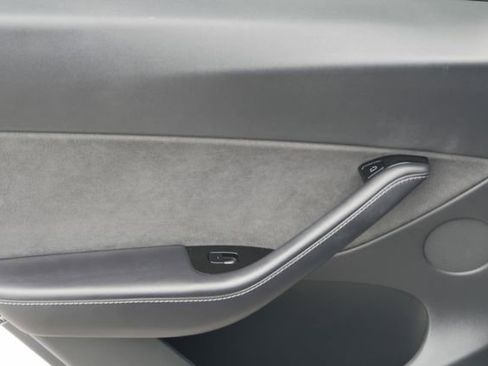 Used 2023 Tesla Model Y AWD image 20