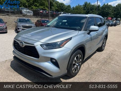 Used 2023 Toyota Highlander XLE FWD image 1
