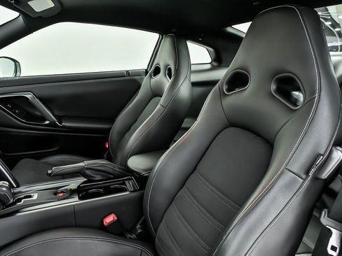 Used 2016 Nissan GT-R Premium AWD/4WD image 23