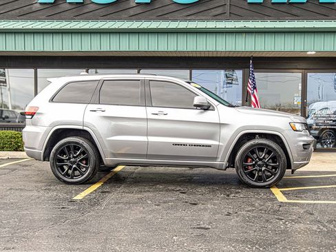 Used 2021 Jeep Grand Cherokee Laredo X AWD/4WD image 9