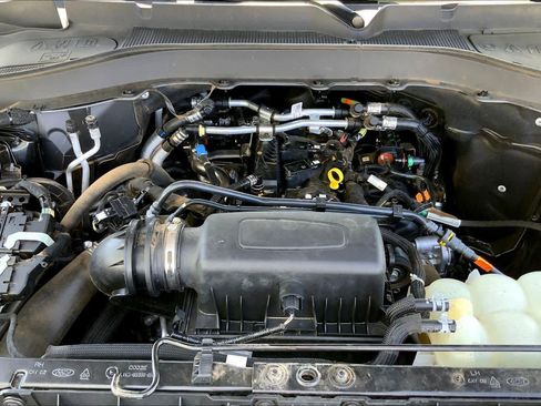 Used 2022 Ford Explorer XLT RWD image 34