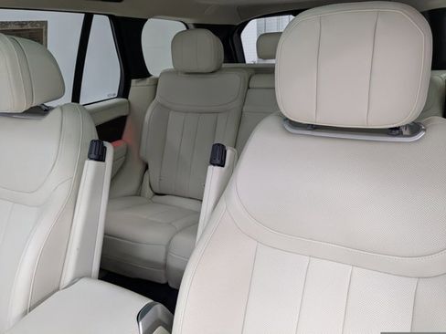 Certified 2025 Land Rover Range Rover SE image 17