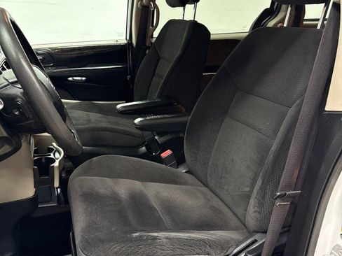Used 2019 Dodge Grand Caravan SE FWD image 32
