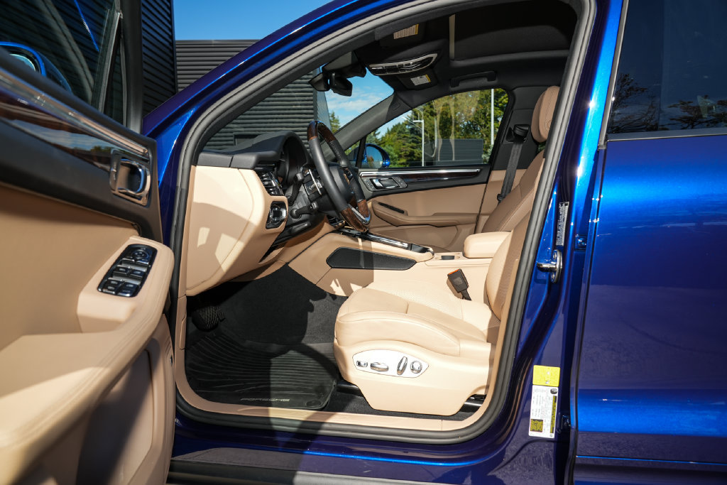 Certified 2026 Porsche Macan AWD/4WD image 19
