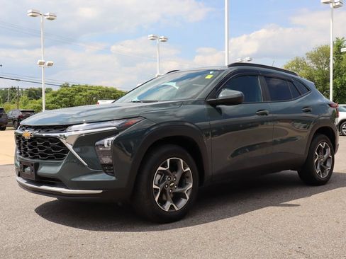 Used 2025 Chevrolet Trax LT w/ Driver Confidence Package FWD image 6