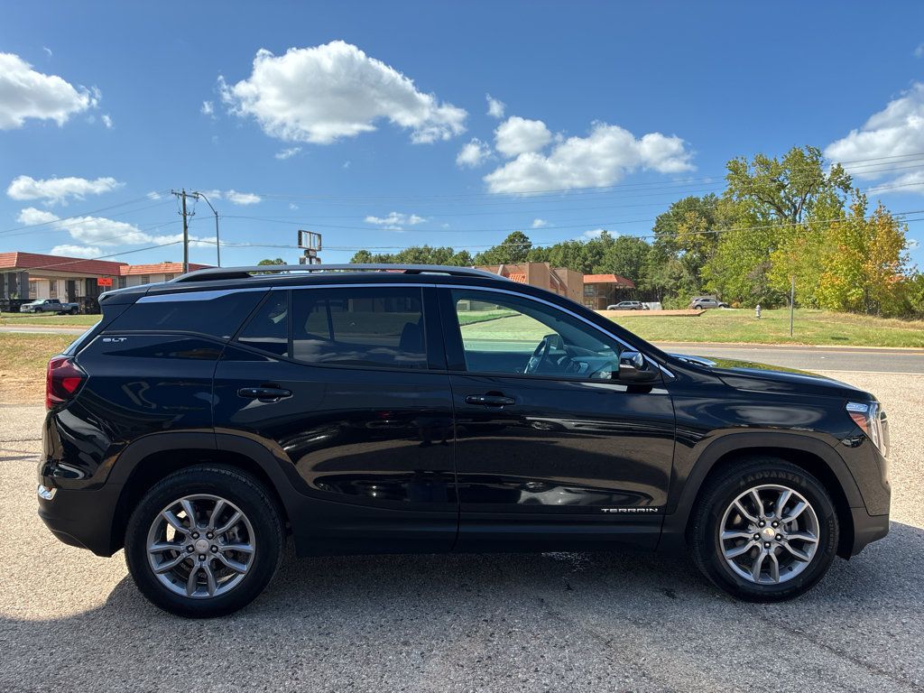 Used 2024 GMC Terrain SLT AWD/4WD image 10