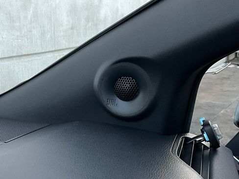 Used 2025 Toyota Sienna Platinum image 40