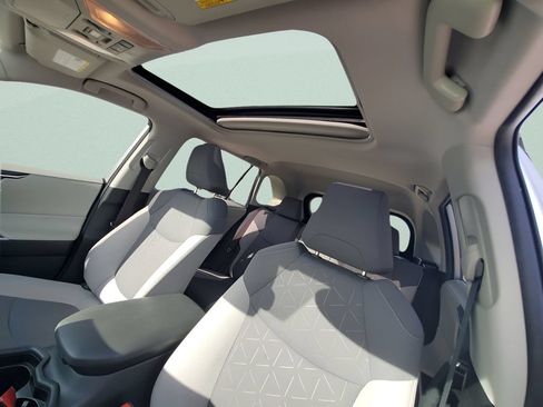Used 2019 Toyota RAV4 XLE w/ Convenience Package AWD/4WD image 17