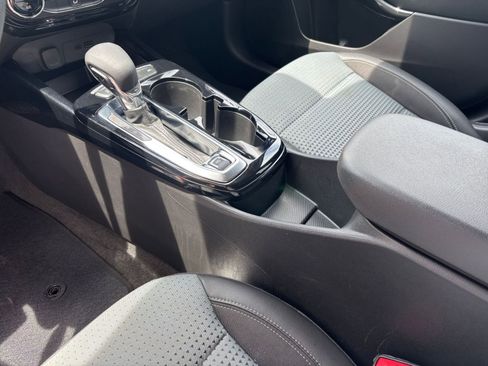 Used 2025 Chevrolet Trax LT FWD image 40