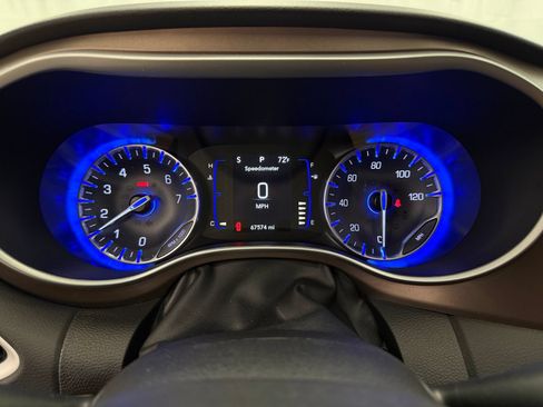 Used 2023 Chrysler Voyager LX FWD image 13