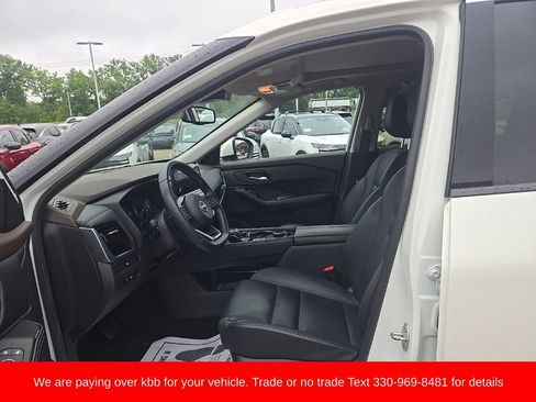Used 2023 Nissan Rogue SL AWD/4WD image 9