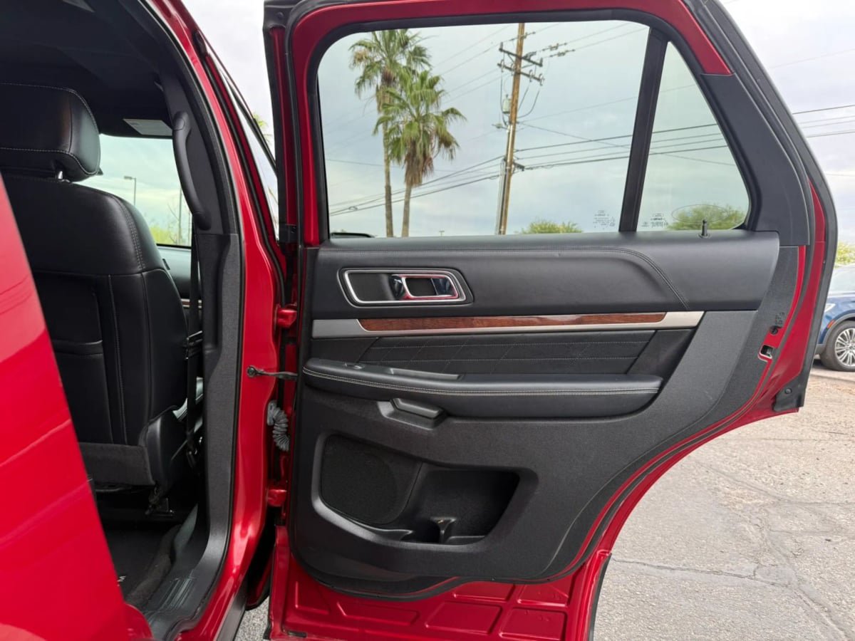 Used 2017 Ford Explorer Platinum AWD/4WD image 35