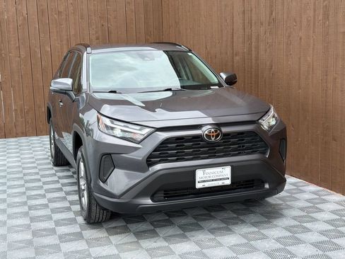 Used 2025 Toyota RAV4 XLE FWD image 12