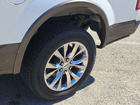 Used 2016 Ford F150 Lariat w/ Equipment Group 502A Luxury image 10