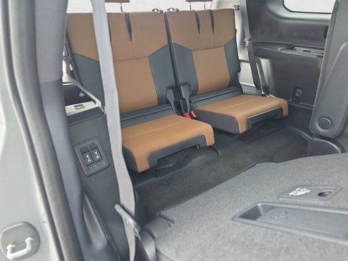 Used 2024 Lexus GX 550 w/ Cold Area Package image 12