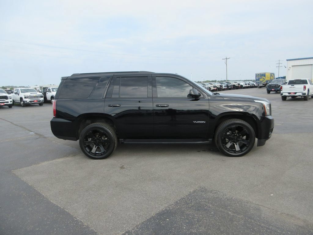 Used 2019 GMC Yukon SLT w/ Graphite Performance Edition AWD/4WD image 2