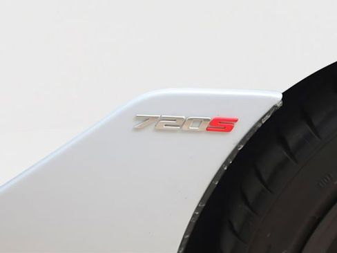 Used 2020 McLaren 720S Spider image 12