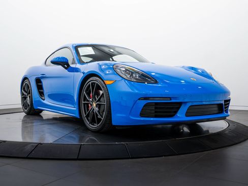 Certified 2025 Porsche 718 Cayman S RWD image 9