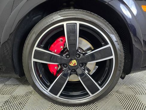Used 2021 Porsche Cayenne GTS w/ Premium Package image 2
