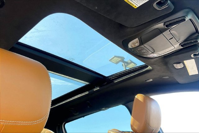 Used 2023 Chrysler Pacifica Pinnacle FWD image 29