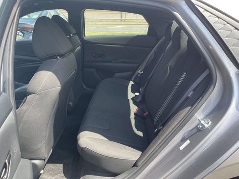 Used 2025 Hyundai Elantra SEL FWD image 15