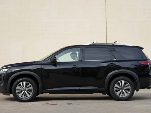 Used 2022 Nissan Pathfinder SL FWD image 8