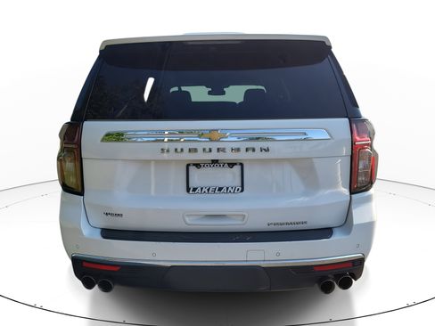 Used 2023 Chevrolet Suburban Premier image 6