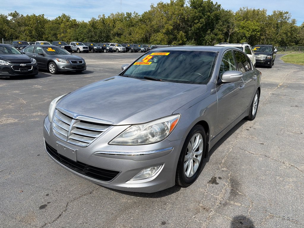Used 2012 Hyundai Genesis 3.8 RWD image 2