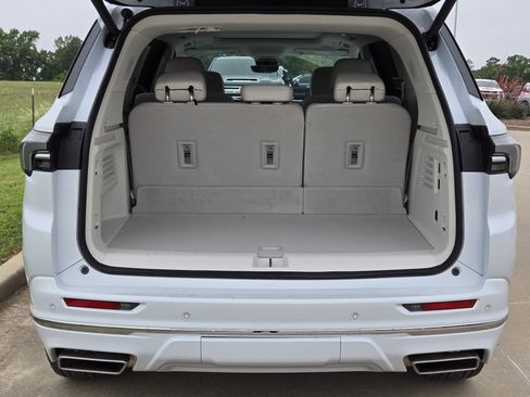 New 2026 Buick Enclave Avenir w/ Super Cruise Package FWD image 7