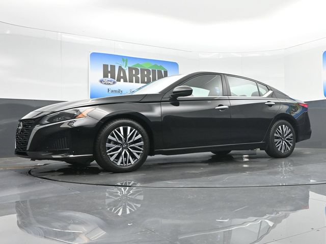 Used 2025 Nissan Altima 2.5 SV FWD image 19