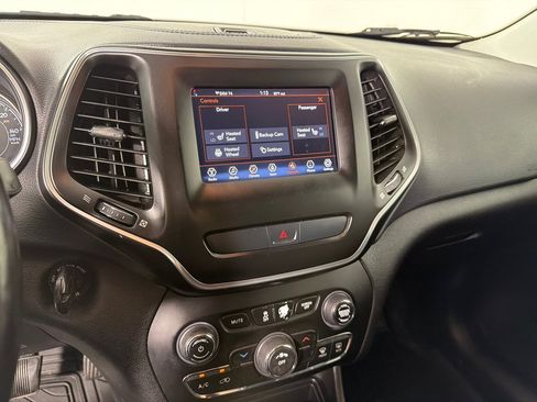 Used 2020 Jeep Cherokee Latitude w/ Cold Weather Group FWD image 18