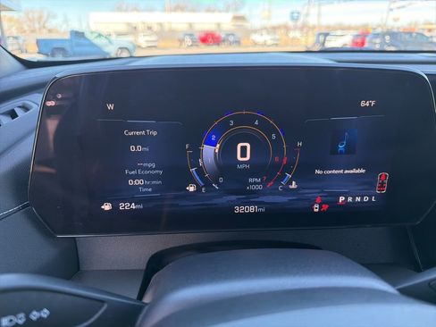 Used 2025 Chevrolet Traverse LT image 14