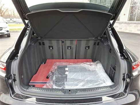 Used 2024 Porsche Macan S image 28