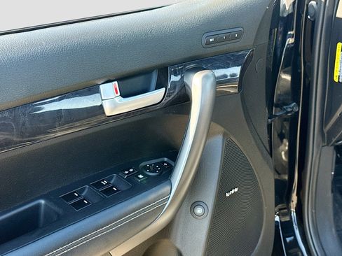 Used 2014 Kia Sorento SX w/ 3rd Row Package image 7